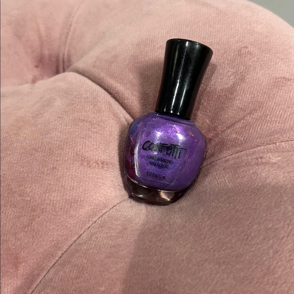 Confetti Long‎ Wearing Nail Color in Purple Parade 075
